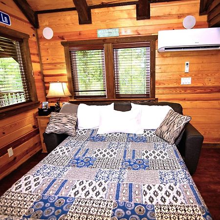 The Codex - Parker Creek Bend Cabins Мурфрісборо Екстер'єр фото
